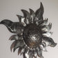 Applique murale en métal recyclé en forme de soleil en relief